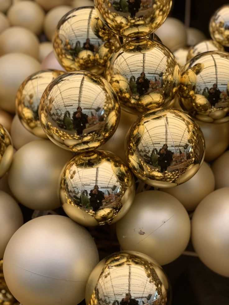 Gold and Silver Baubles for Elegant Christmas Tree Decorations 