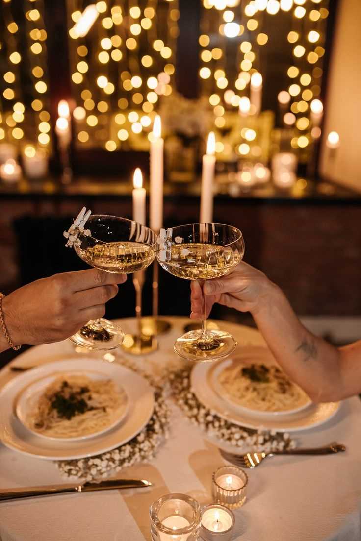 Candlelit Dinner for Stunning Valentine’s Day Photo Shoot Ideas 