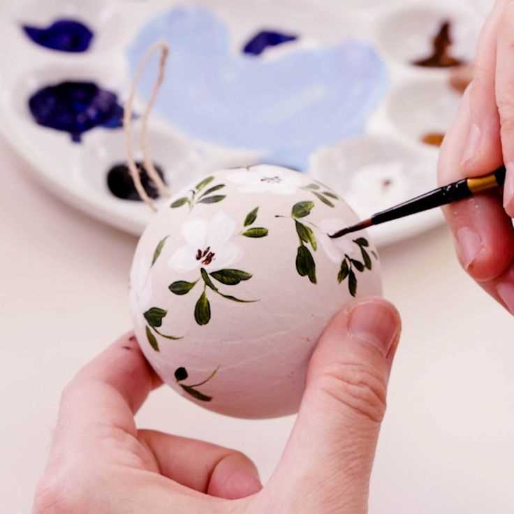 DIY Hand-Painted Holiday Ornaments for Creative Holiday Craft Ideas