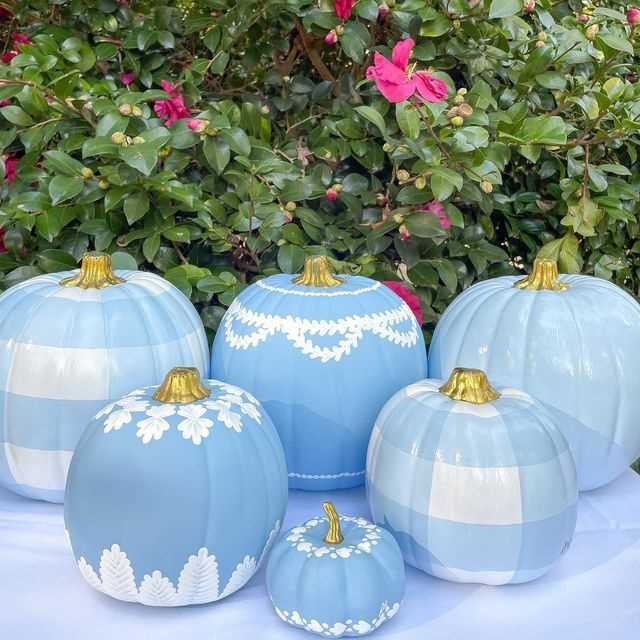 Monochromatic Designs for Pumpkin Painting Ideas 